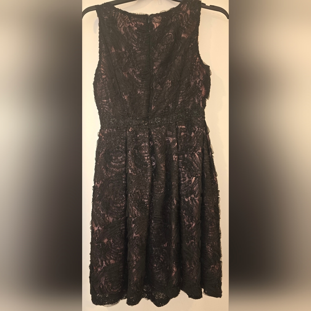 Isaac Mizrahi NY Black Lace With Pink Undertone Knee High Dress Women's Sz 8